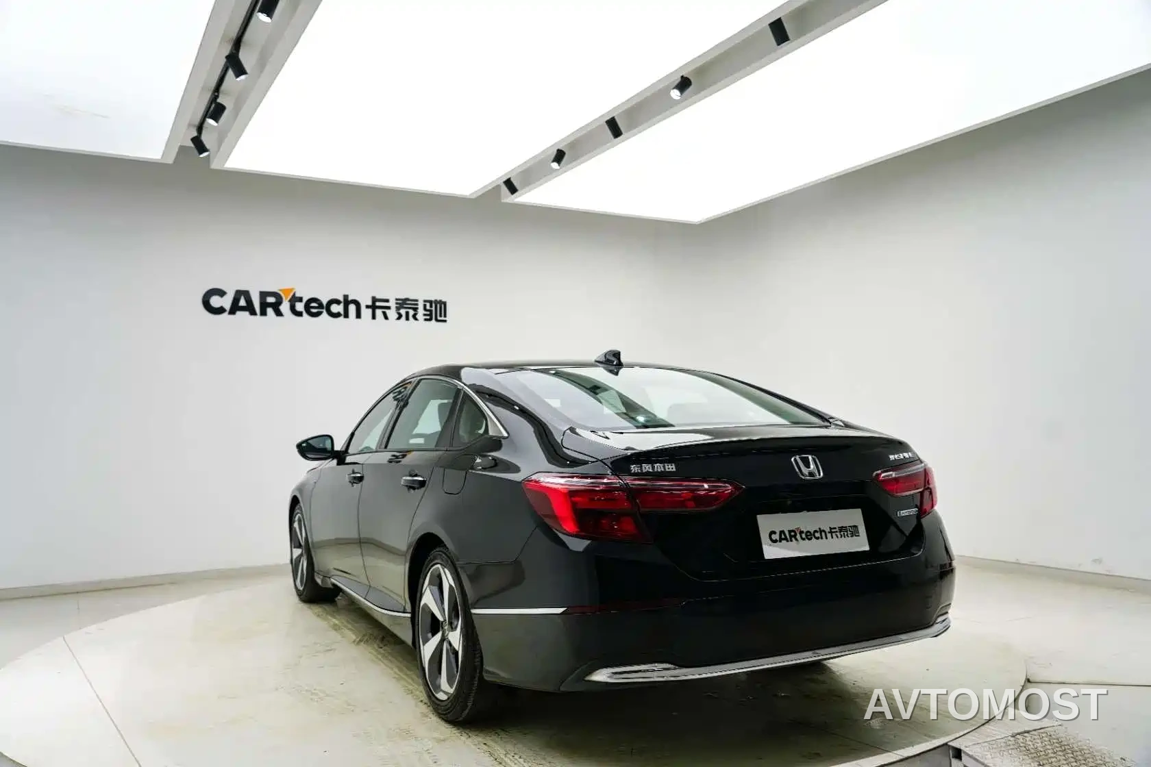 Honda Inspire 2019 Sharp Hybrid 2.0L Pure Fashion China VI — фото 19