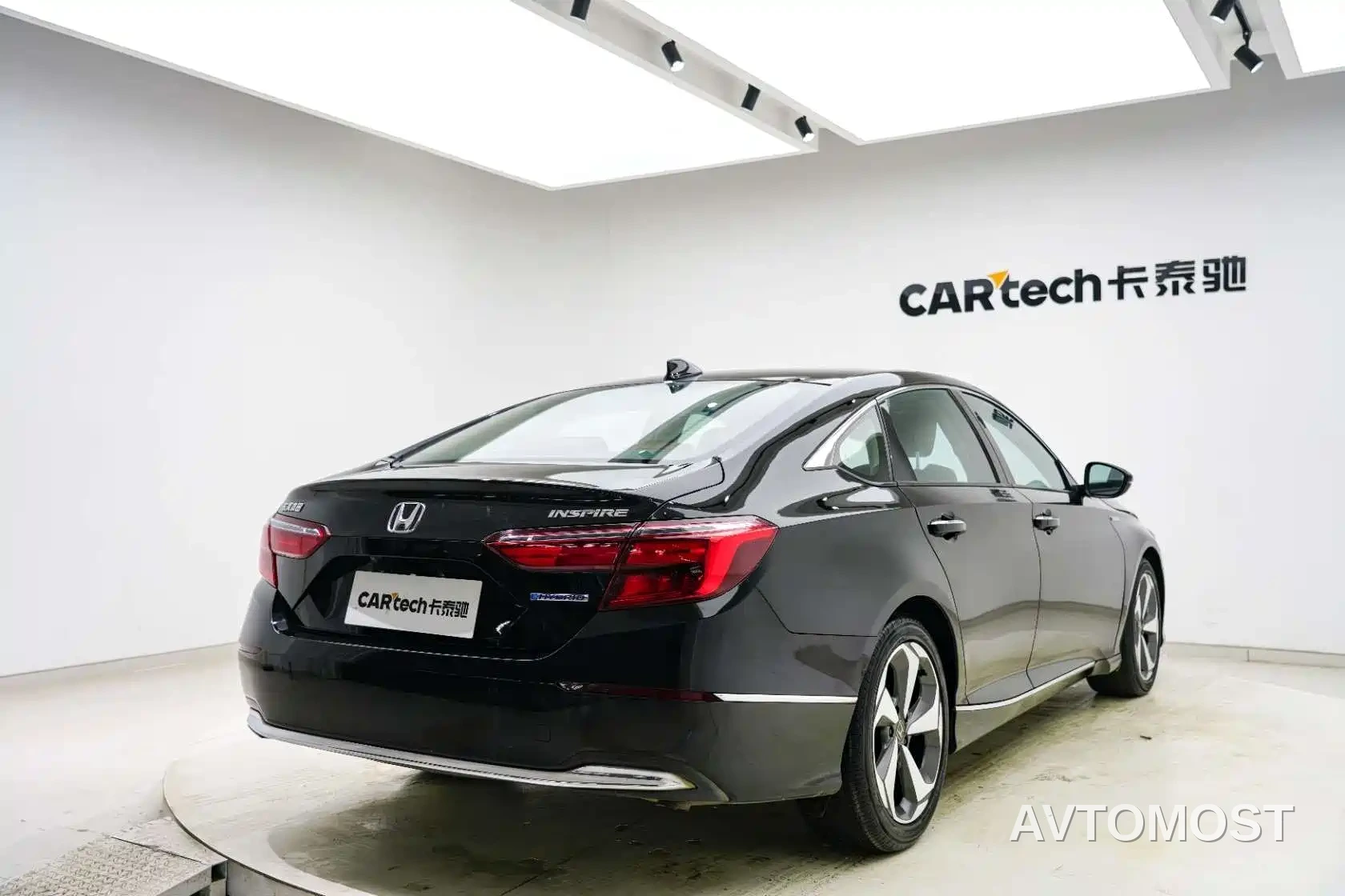 Honda Inspire 2019 Sharp Hybrid 2.0L Pure Fashion China VI — фото 21