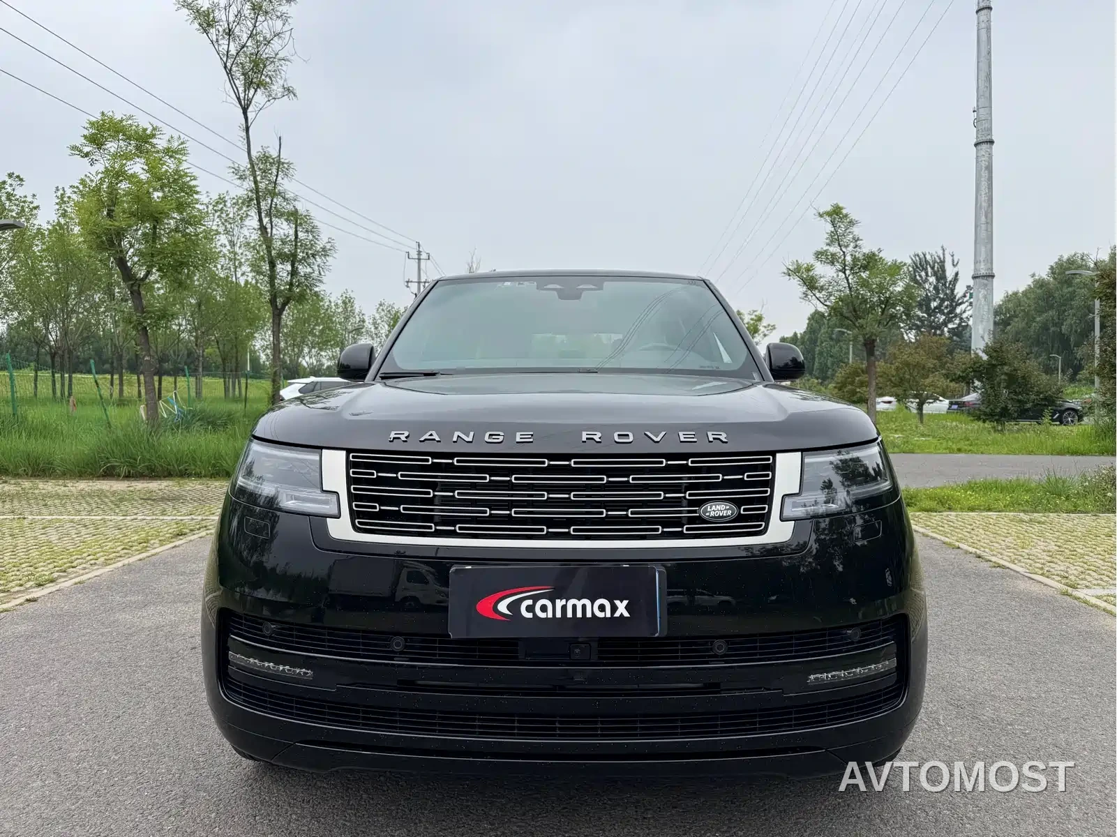 Land Rover Range Rover 2023 3.0 L6 400PS Golden Age 7-Seater Long Wheelbase — фото 1