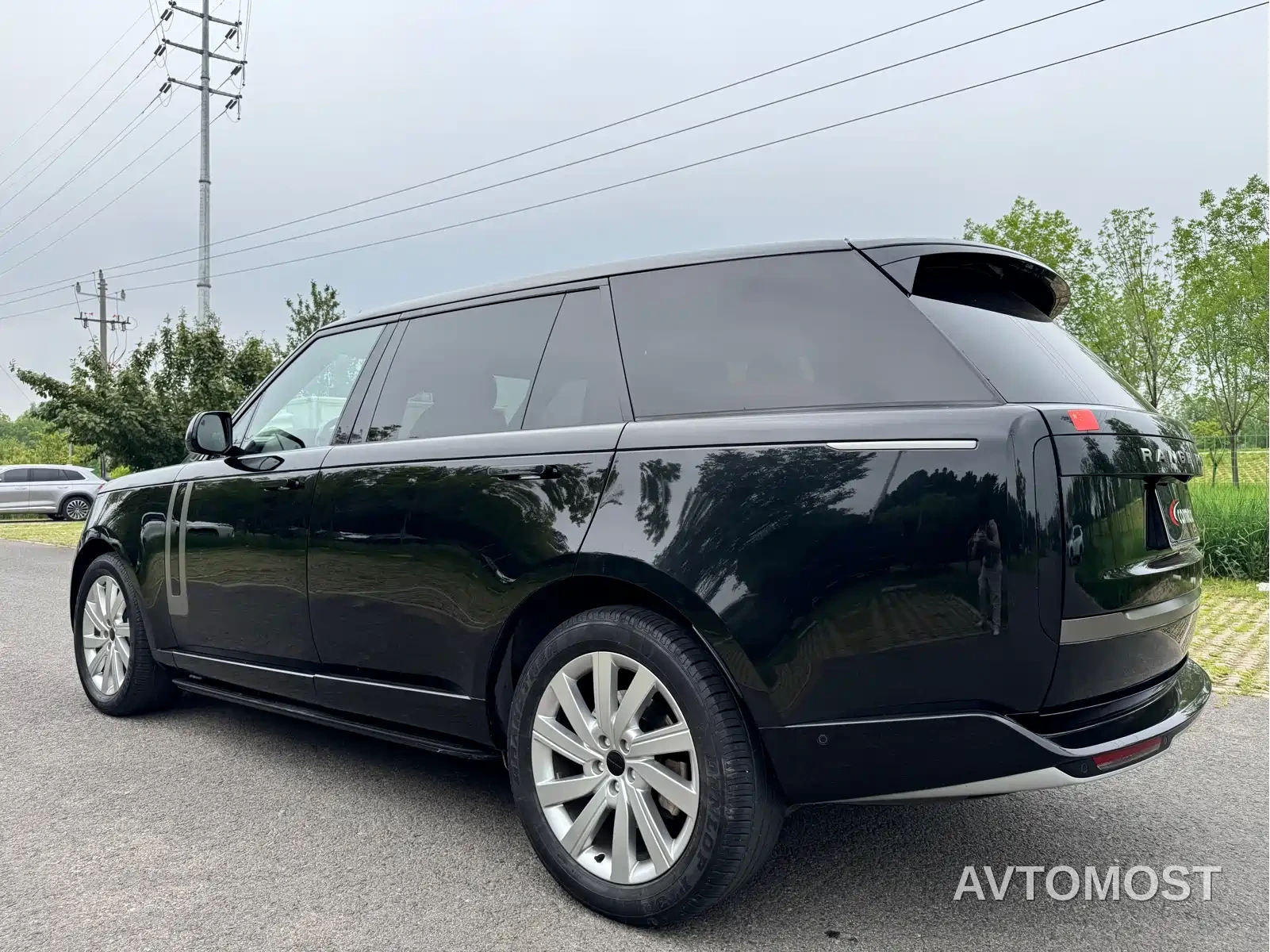 Land Rover Range Rover 2023 3.0 L6 400PS Golden Age 7-Seater Long Wheelbase — фото 4