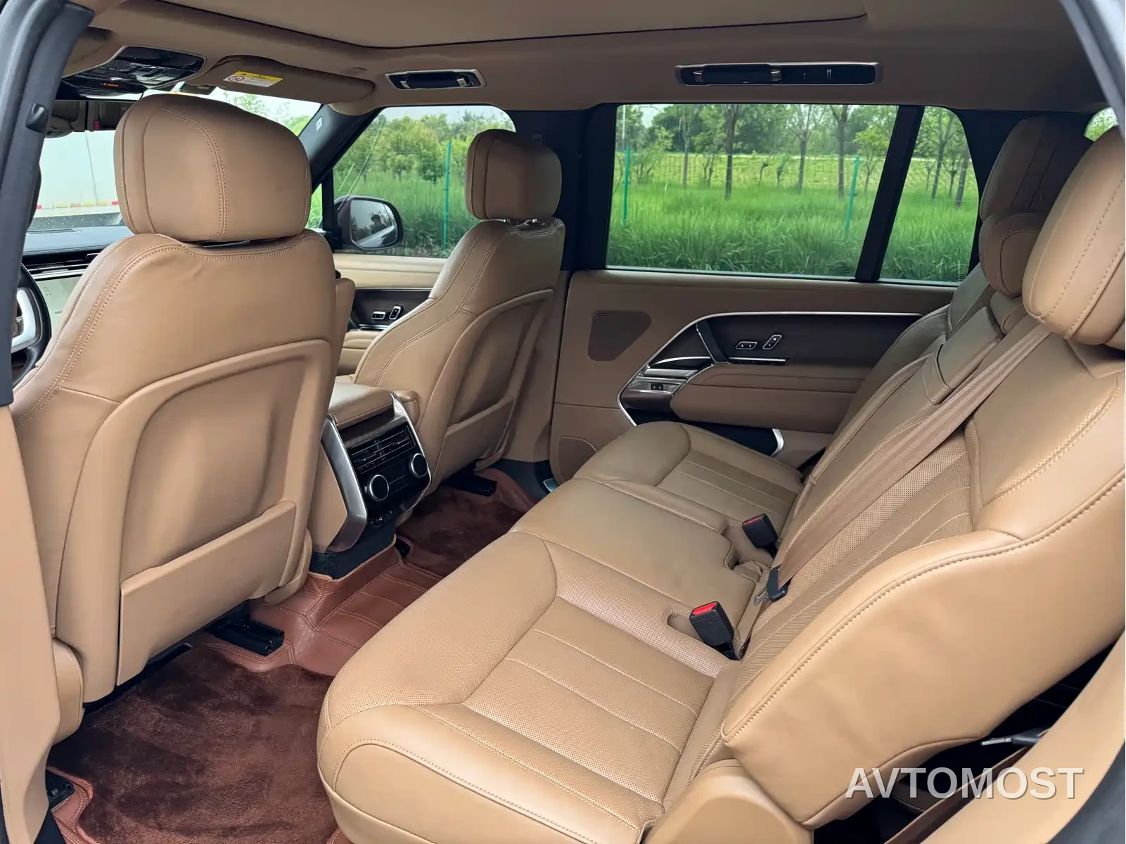 Land Rover Range Rover 2023 3.0 L6 400PS Golden Age 7-Seater Long Wheelbase — фото 8