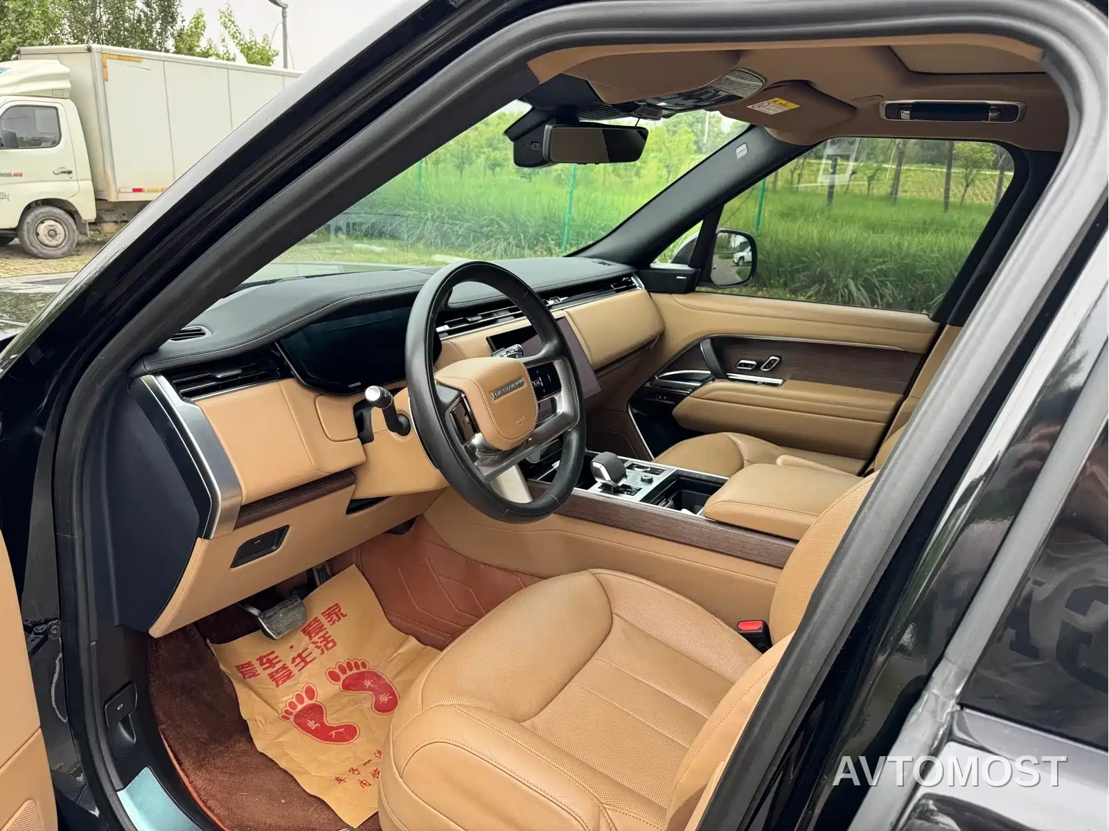 Land Rover Range Rover 2023 3.0 L6 400PS Golden Age 7-Seater Long Wheelbase — фото 9