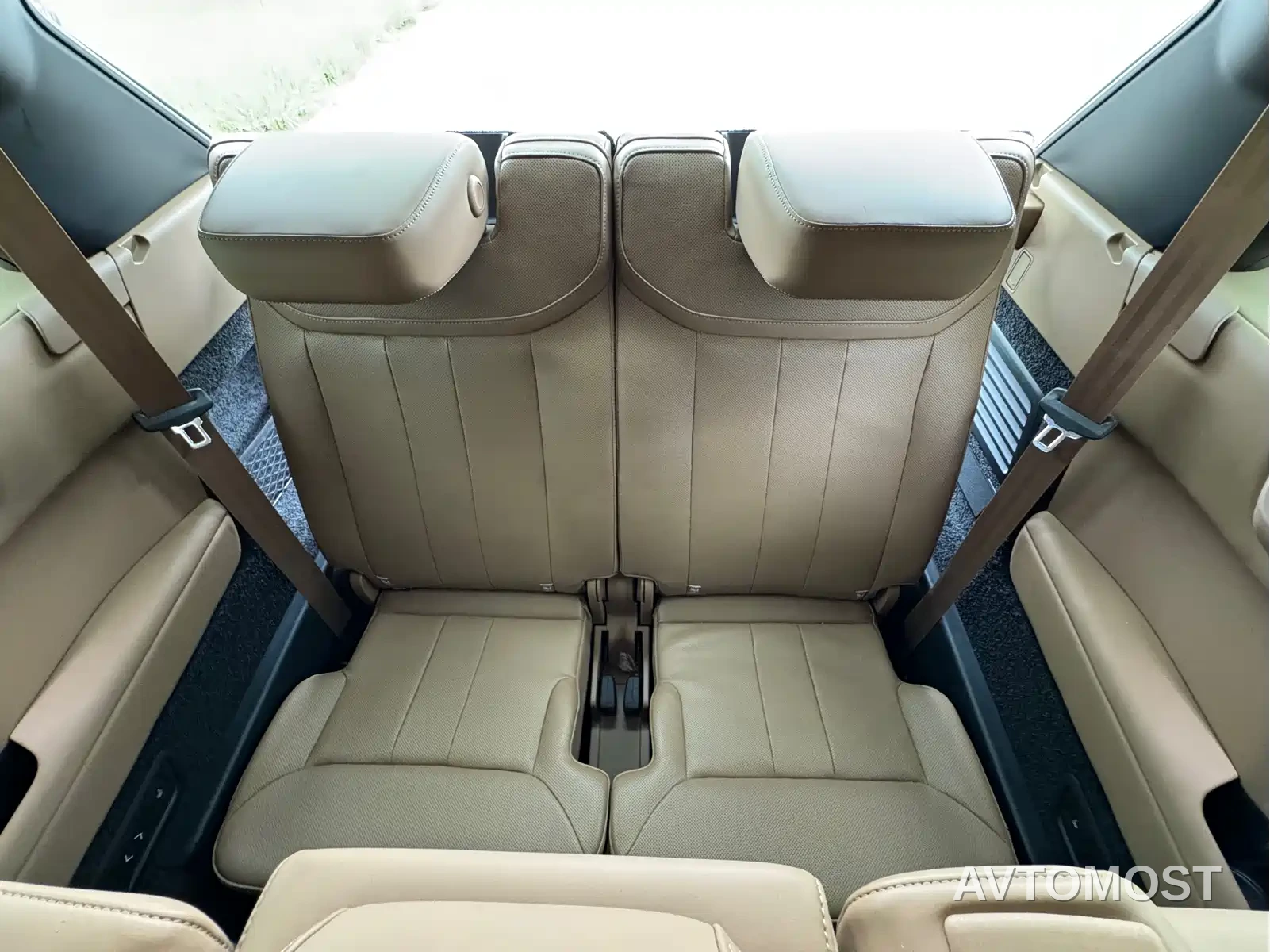 Land Rover Range Rover 2023 3.0 L6 400PS Golden Age 7-Seater Long Wheelbase — фото 10