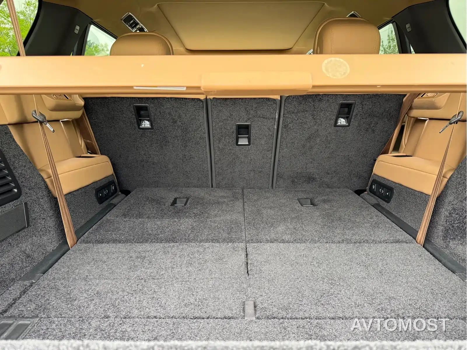 Land Rover Range Rover 2023 3.0 L6 400PS Golden Age 7-Seater Long Wheelbase — фото 16