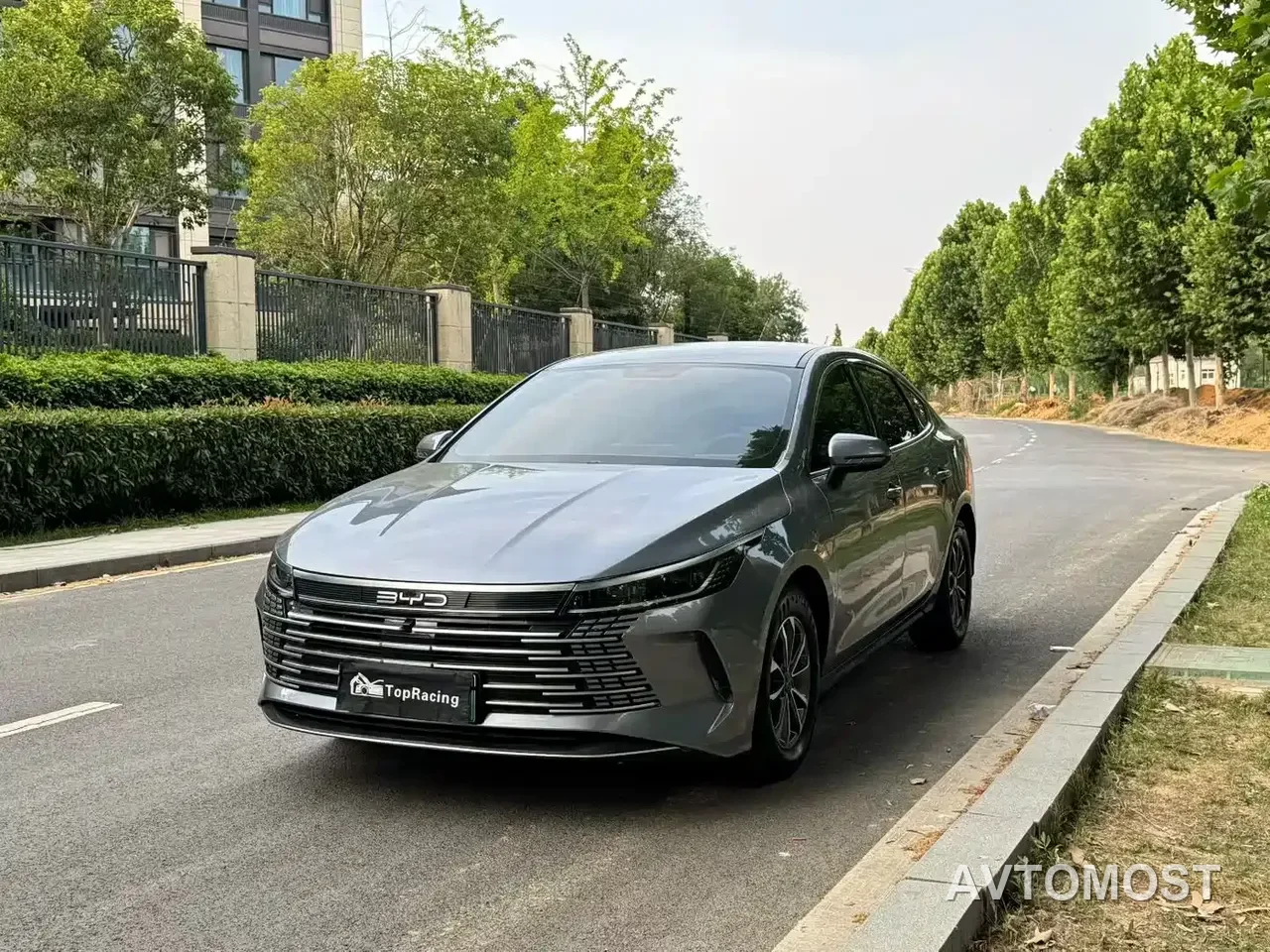 BYD Destroyer 05 2024 Glory Edition DM-i 55KM Luxury — фото 1