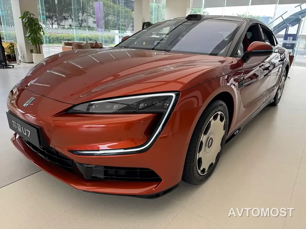 Yangwang U7 2026 PHEV 5-seater Luxury Edition — фото 2