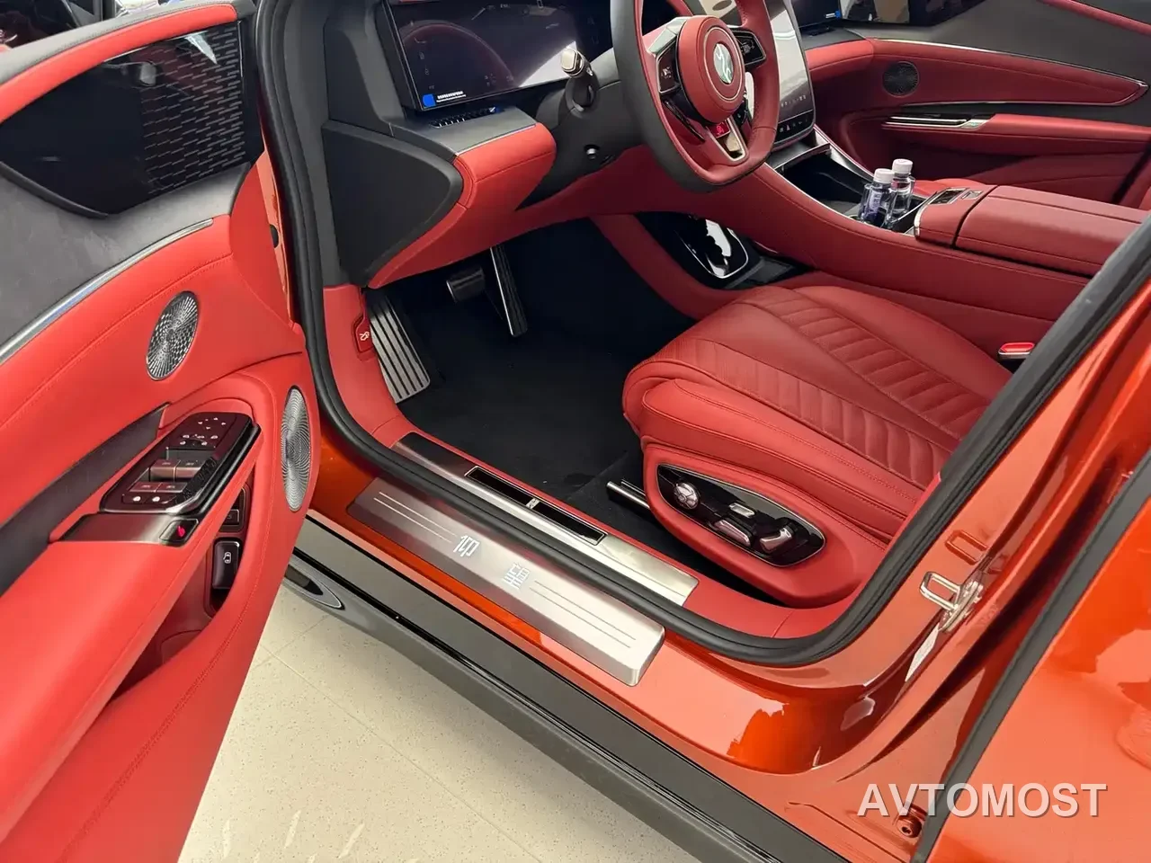 Yangwang U7 2026 PHEV 5-seater Luxury Edition — фото 8