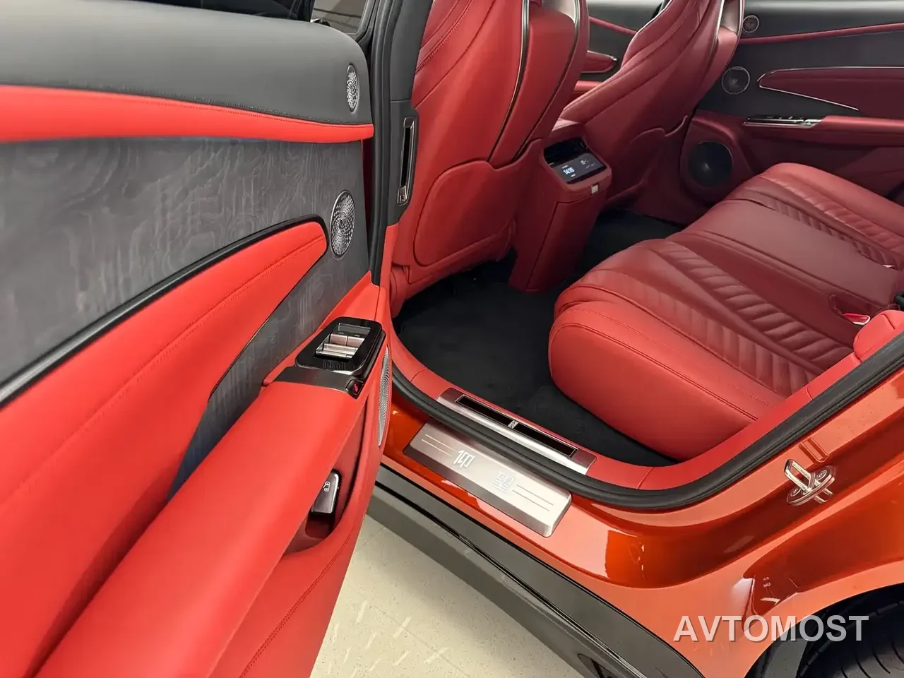 Yangwang U7 2026 PHEV 5-seater Luxury Edition — фото 12