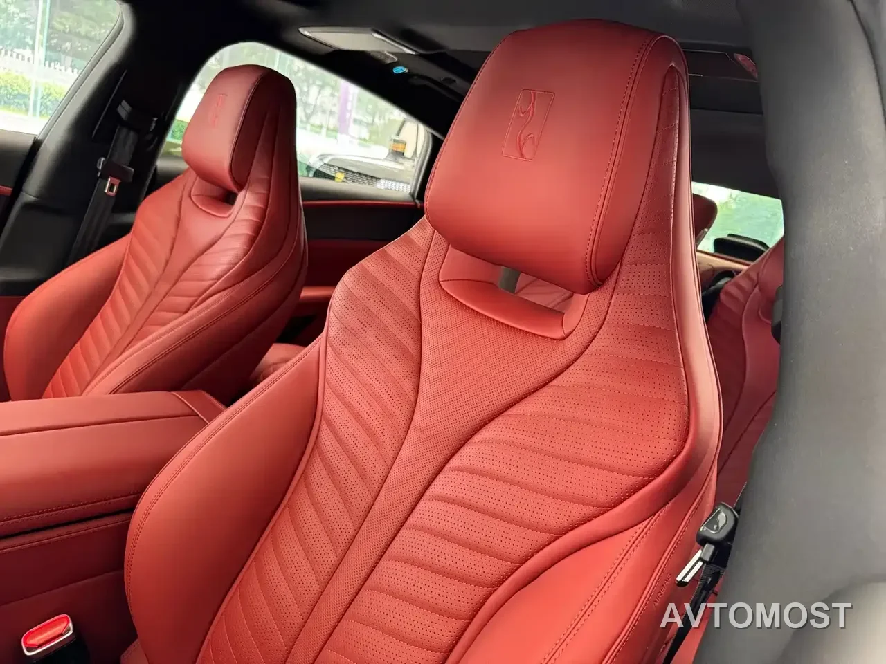 Yangwang U7 2026 PHEV 5-seater Luxury Edition — фото 10