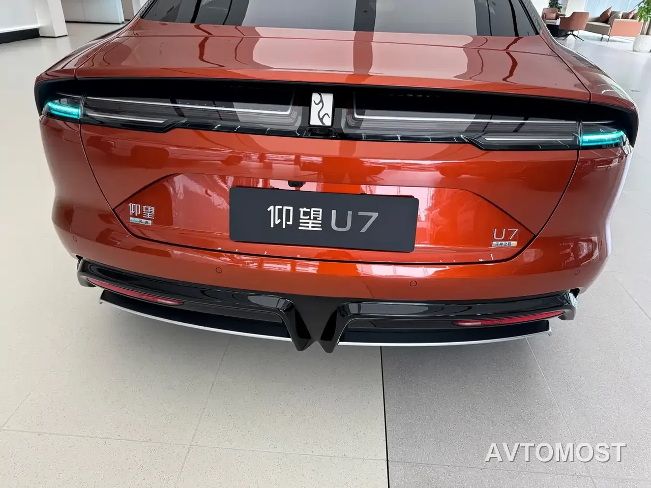 Yangwang U7 2026 PHEV 5-seater Luxury Edition — фото 3