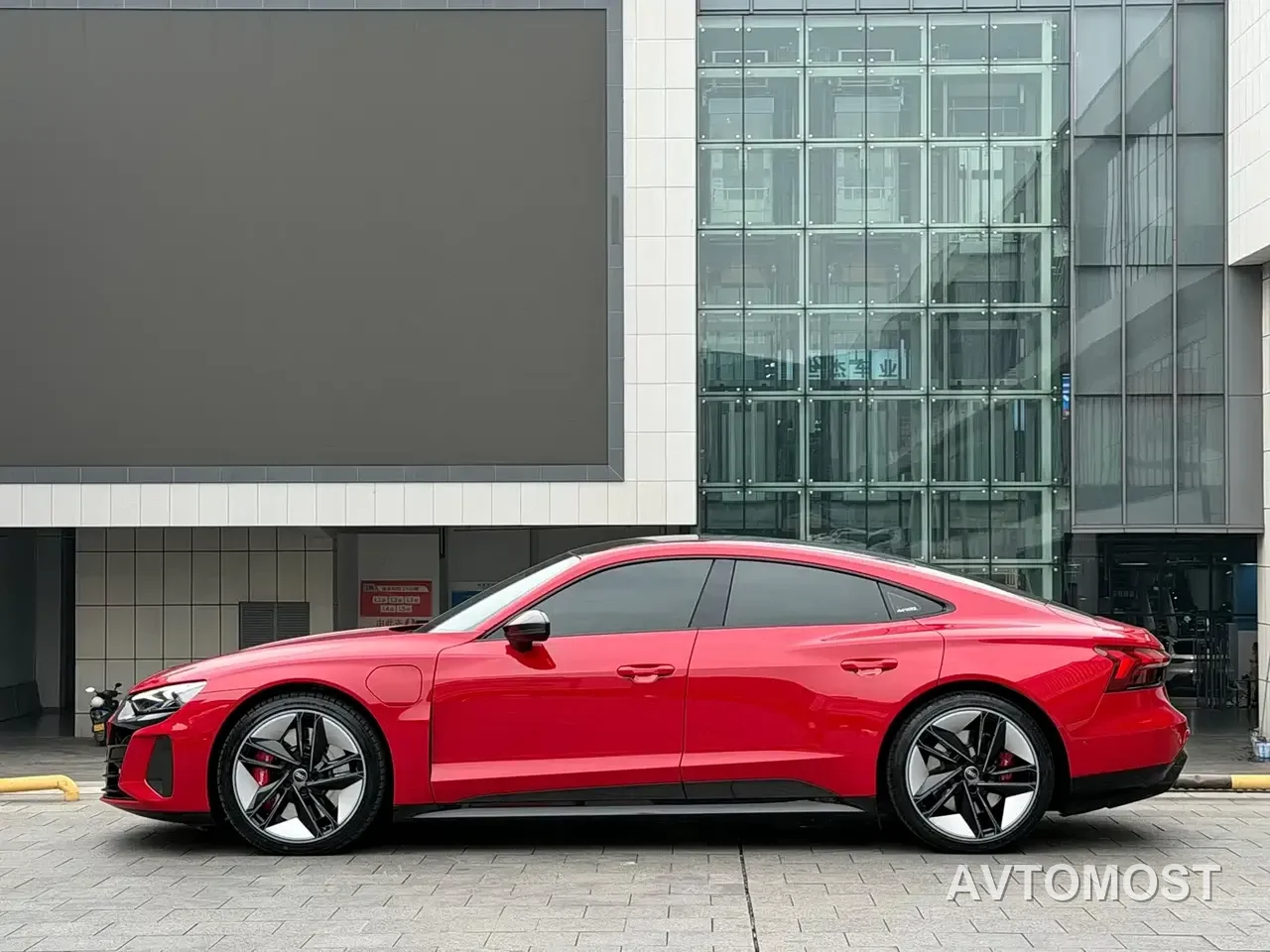 Audi RS e-tron GT 2023 Base Model — фото 4