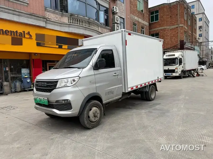 SRM Xinyuan T2S EV 2021 Van