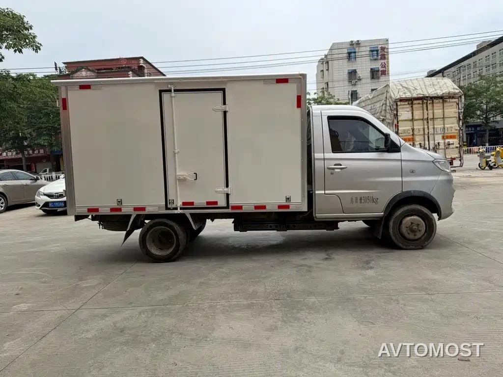 SRM Xinyuan T2S EV 2021 Van — фото 4