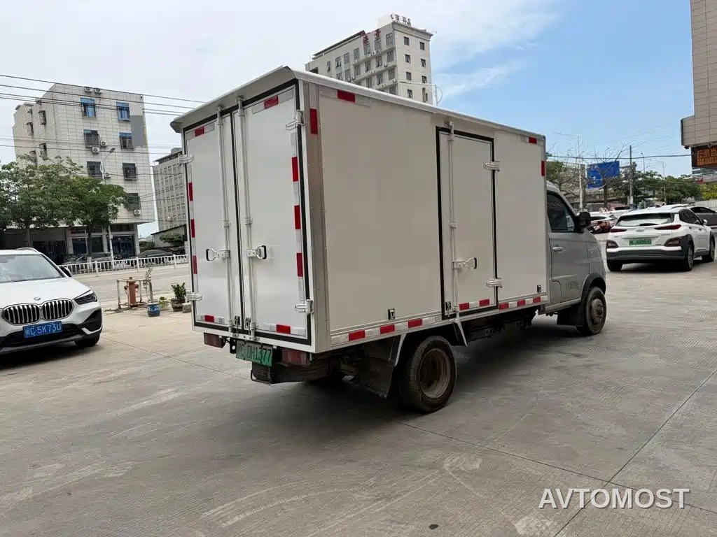 SRM Xinyuan T2S EV 2021 Van — фото 5