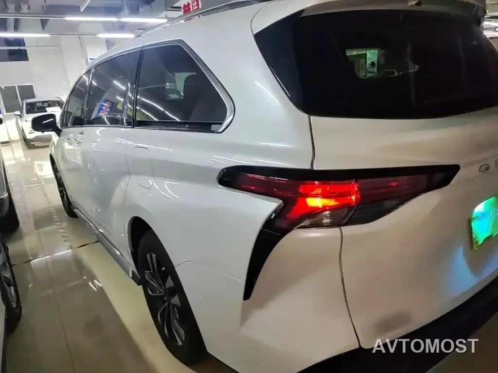 Toyota Granvia 2023 2.5L Hybrid Luxury Edition — фото 5