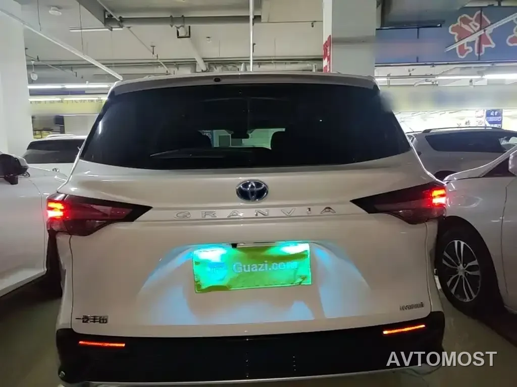 Toyota Granvia 2023 2.5L Hybrid Luxury Edition — фото 6
