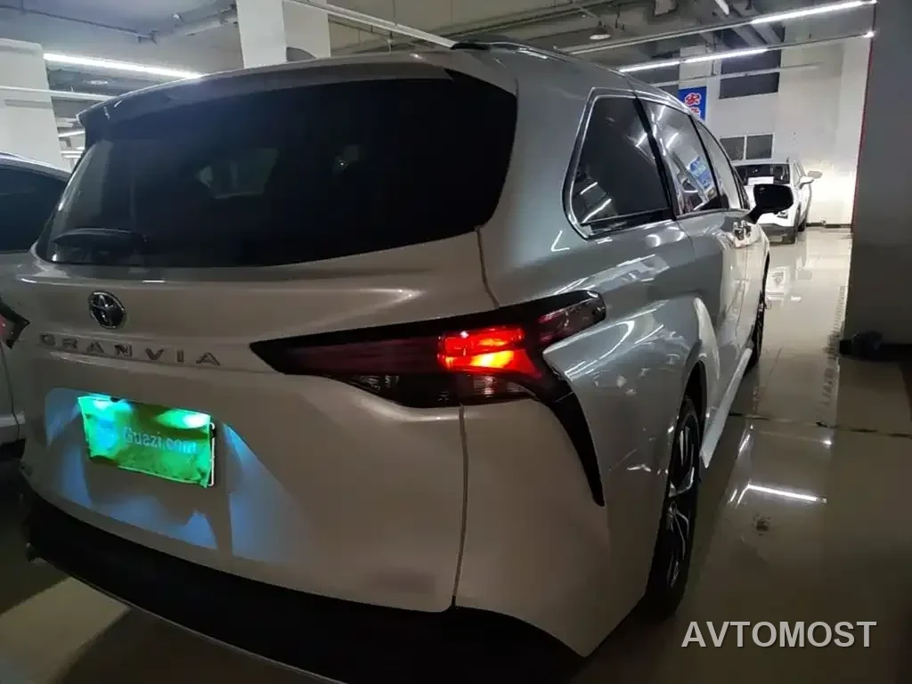 Toyota Granvia 2023 2.5L Hybrid Luxury Edition — фото 7