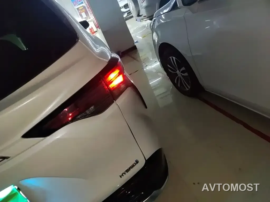 Toyota Granvia 2023 2.5L Hybrid Luxury Edition — фото 18