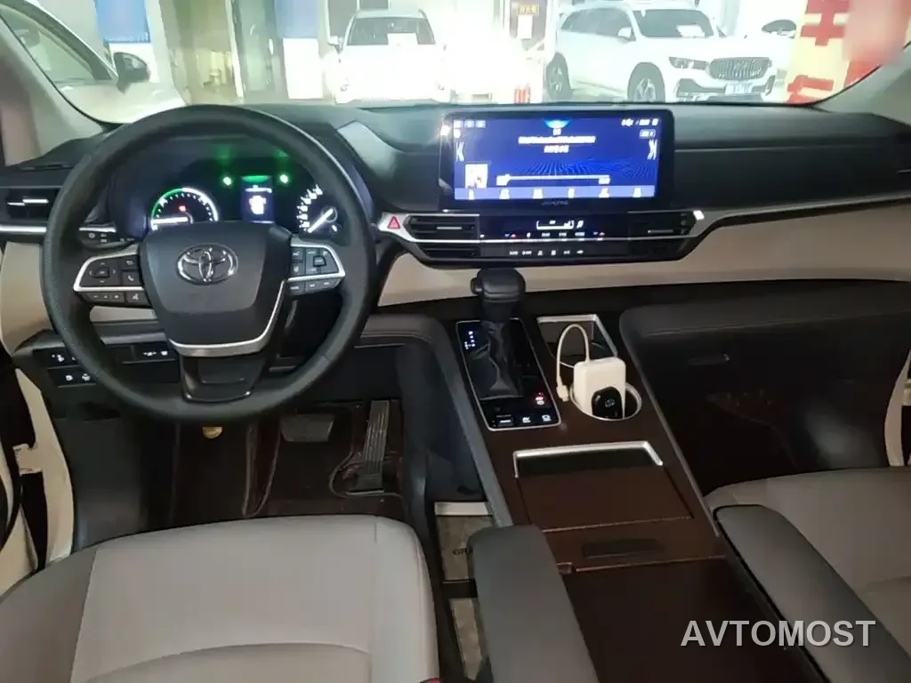 Toyota Granvia 2023 2.5L Hybrid Luxury Edition — фото 8