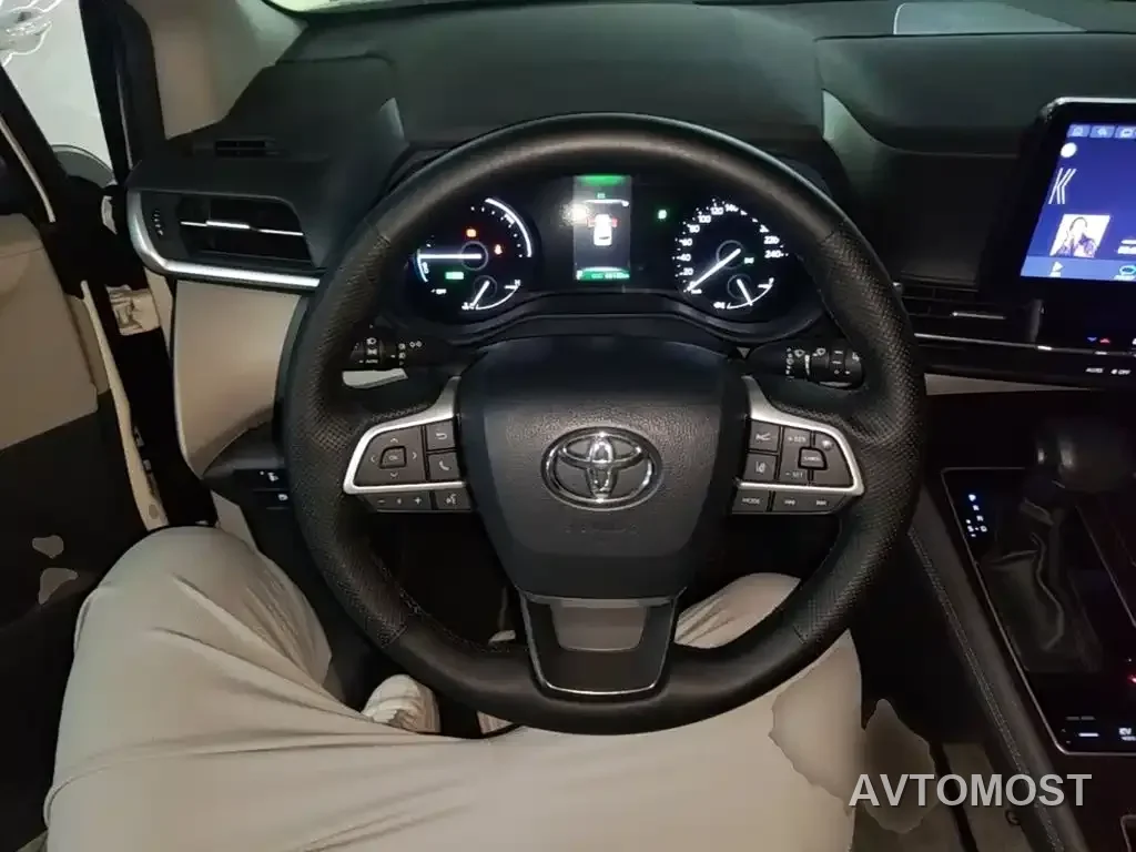 Toyota Granvia 2023 2.5L Hybrid Luxury Edition — фото 9