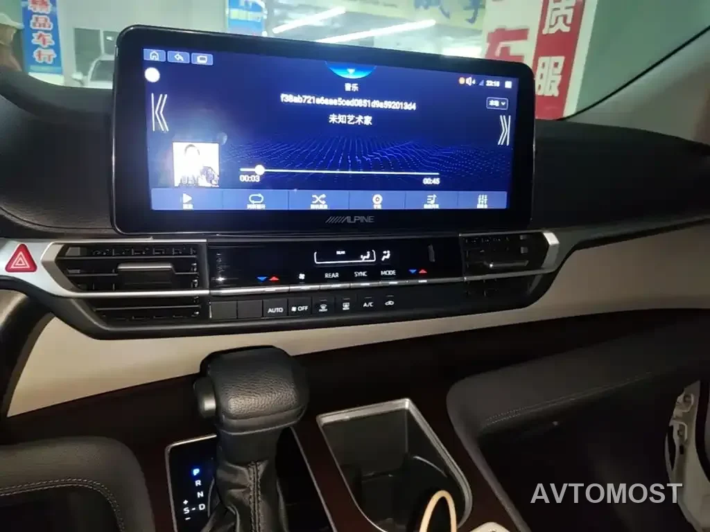 Toyota Granvia 2023 2.5L Hybrid Luxury Edition — фото 11