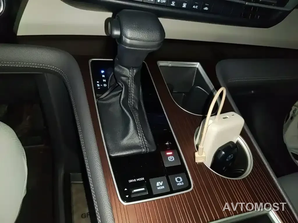 Toyota Granvia 2023 2.5L Hybrid Luxury Edition — фото 20