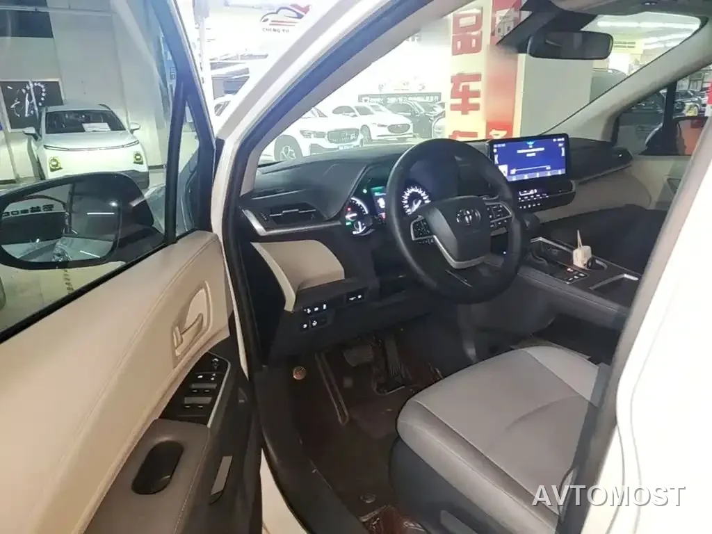 Toyota Granvia 2023 2.5L Hybrid Luxury Edition — фото 13