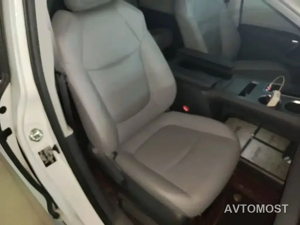 Toyota Granvia 2023 2.5L Hybrid Luxury Edition — фото 25