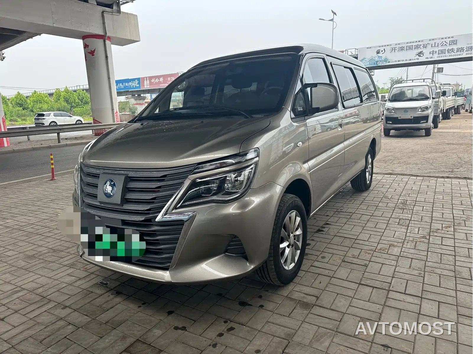 Dongfeng Fengxing Lingzhi New Energy 2024 Standard Base Model 9-seater — фото 1