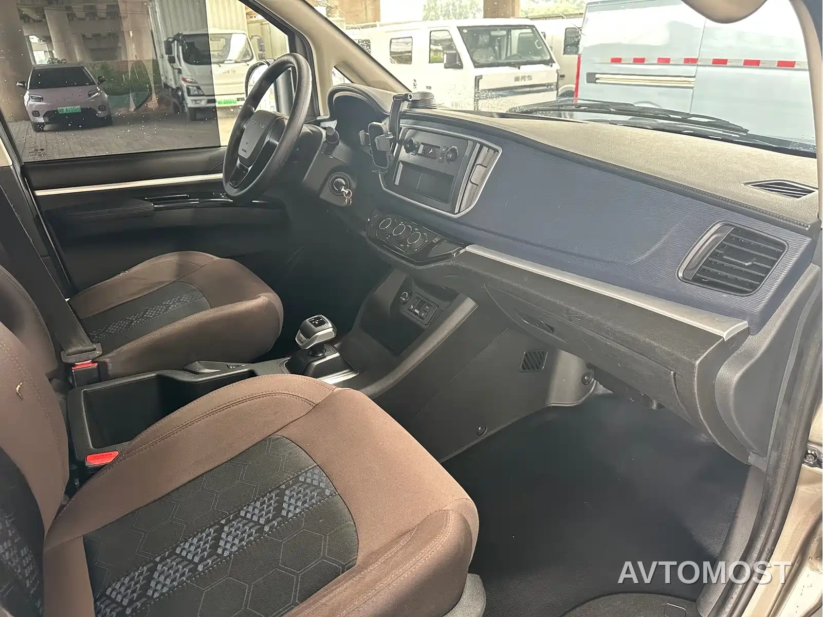 Dongfeng Fengxing Lingzhi New Energy 2024 Standard Base Model 9-seater — фото 6