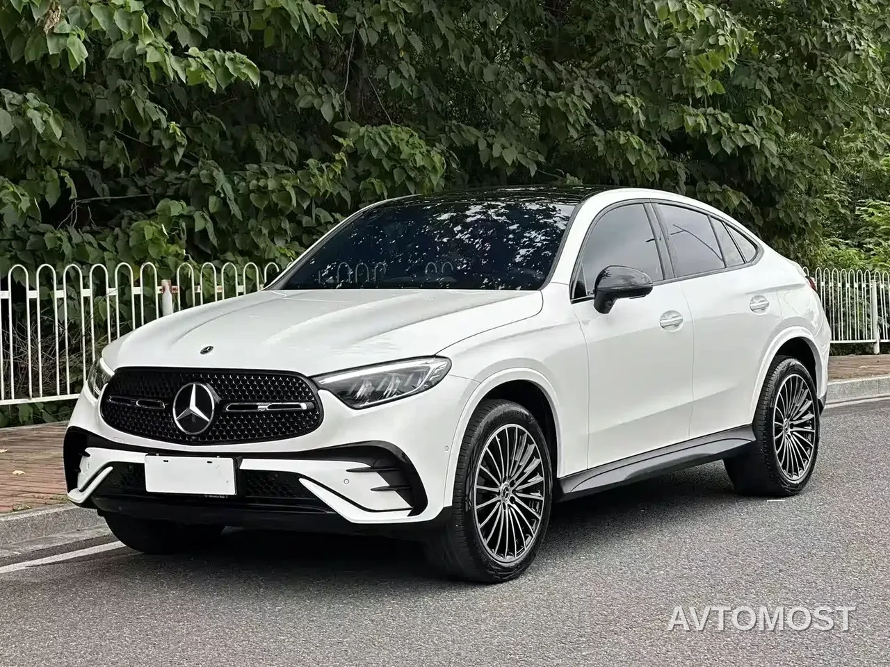 Mercedes-Benz GLC Coupe 2024 Model GLC 300 4MATIC Coupe SUV — фото 1