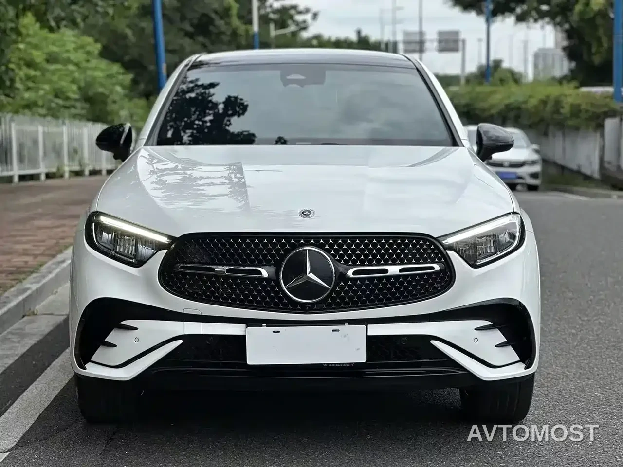Mercedes-Benz GLC Coupe 2024 Model GLC 300 4MATIC Coupe SUV — фото 2