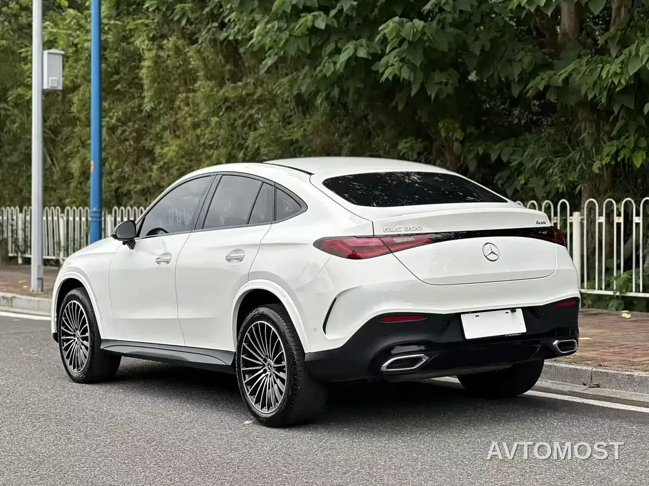 Mercedes-Benz GLC Coupe 2024 Model GLC 300 4MATIC Coupe SUV — фото 3