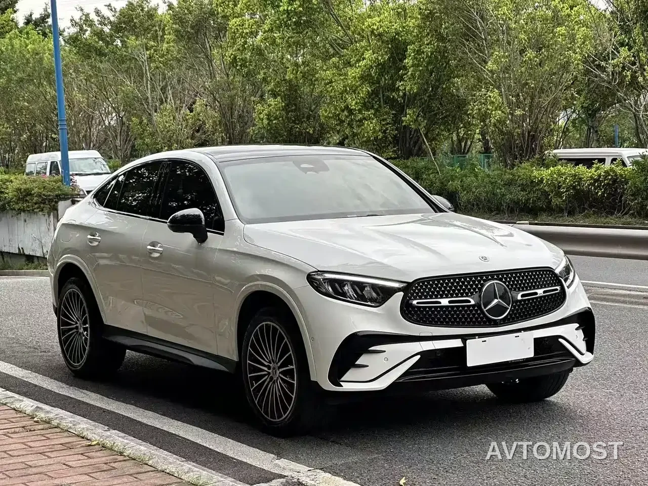 Mercedes-Benz GLC Coupe 2024 Model GLC 300 4MATIC Coupe SUV — фото 4