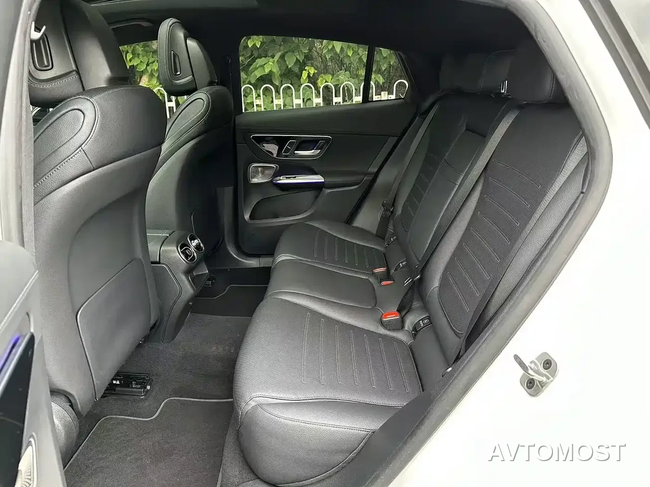 Mercedes-Benz GLC Coupe 2024 Model GLC 300 4MATIC Coupe SUV — фото 10