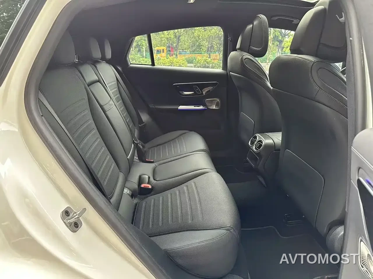 Mercedes-Benz GLC Coupe 2024 Model GLC 300 4MATIC Coupe SUV — фото 12