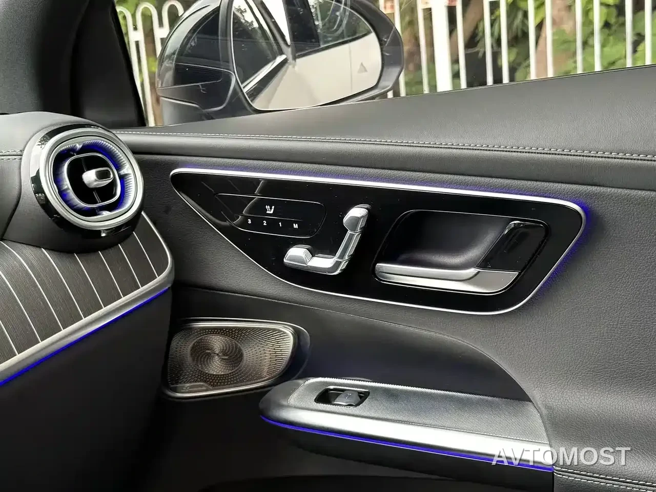 Mercedes-Benz GLC Coupe 2024 Model GLC 300 4MATIC Coupe SUV — фото 15