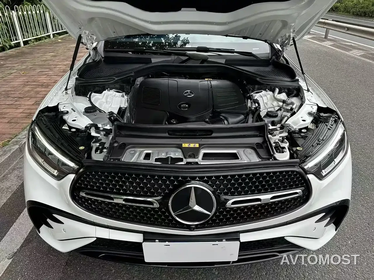 Mercedes-Benz GLC Coupe 2024 Model GLC 300 4MATIC Coupe SUV — фото 19