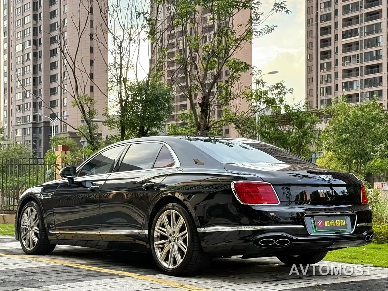 Bentley Flying Spur Plug-in Hybrid 2022 2.9T V6 Hybrid — фото 2