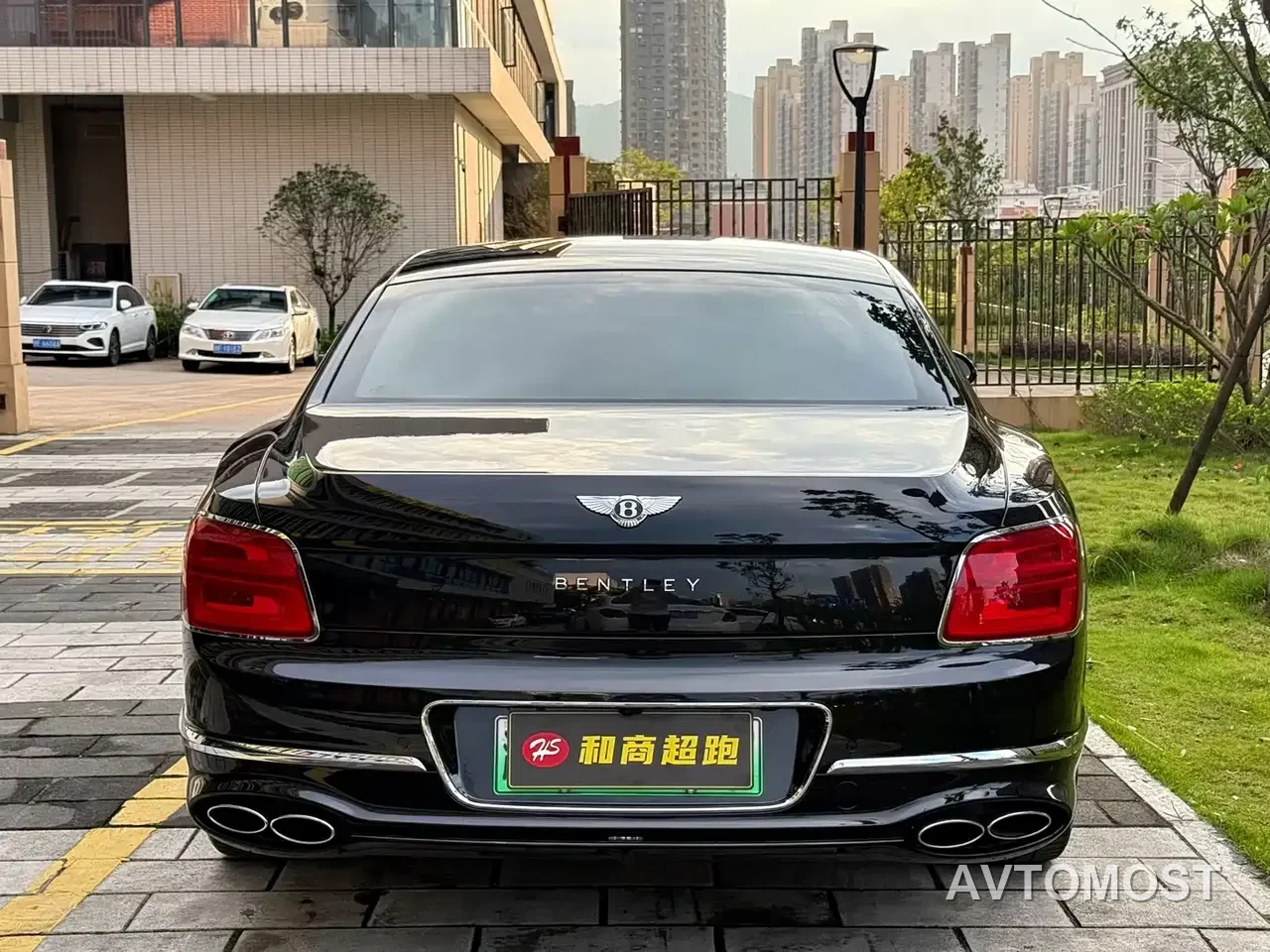 Bentley Flying Spur Plug-in Hybrid 2022 2.9T V6 Hybrid — фото 9