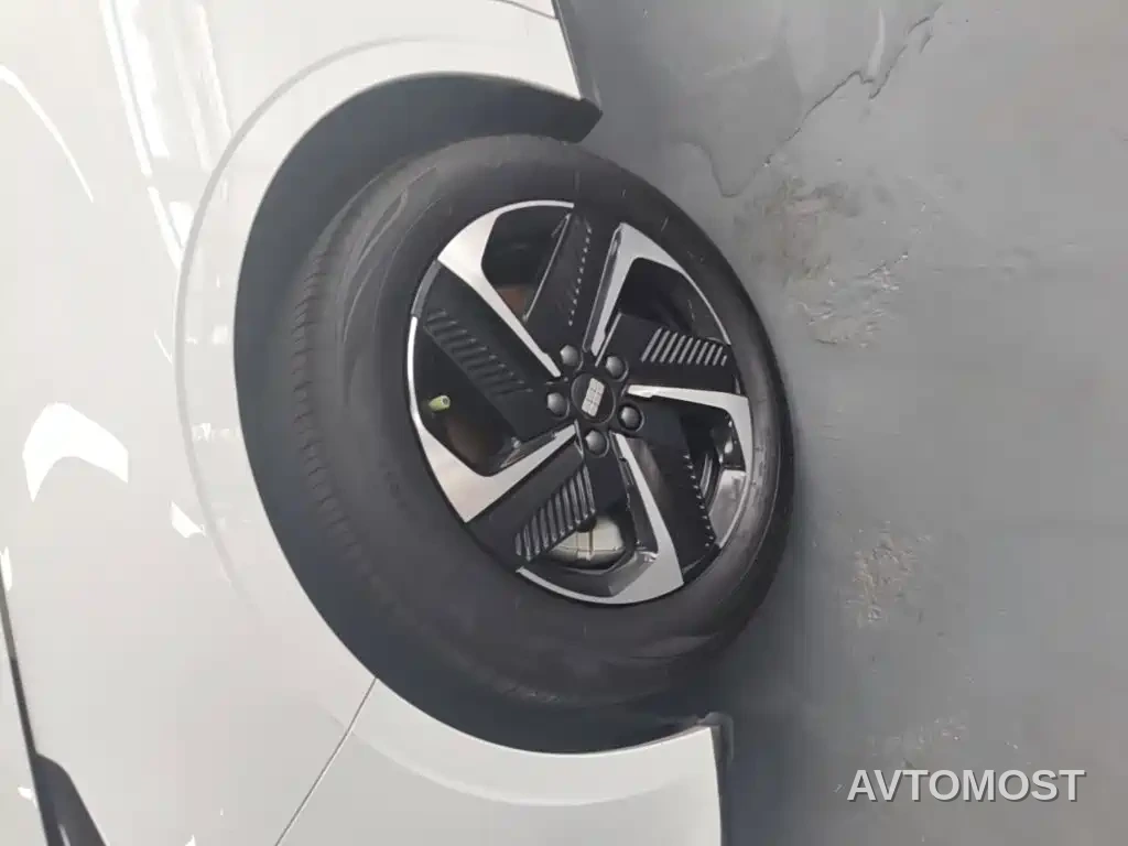 Geely Galaxy L6 2024 125km PLUS Soaring Dragon Edition — фото 23