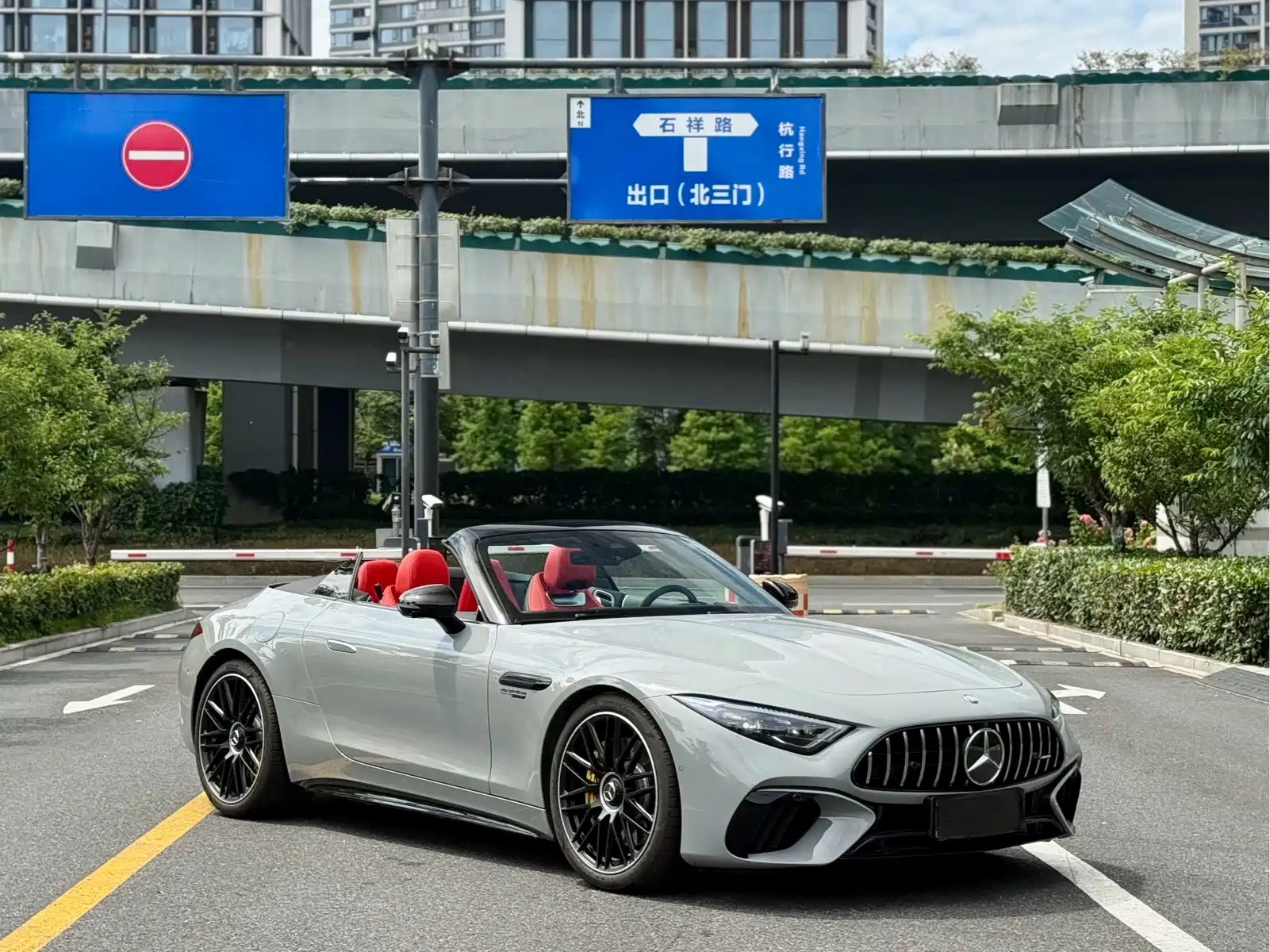 Mercedes-Benz SL-Class AMG 2024 AMG SL 63 4MATIC+ — фото 2