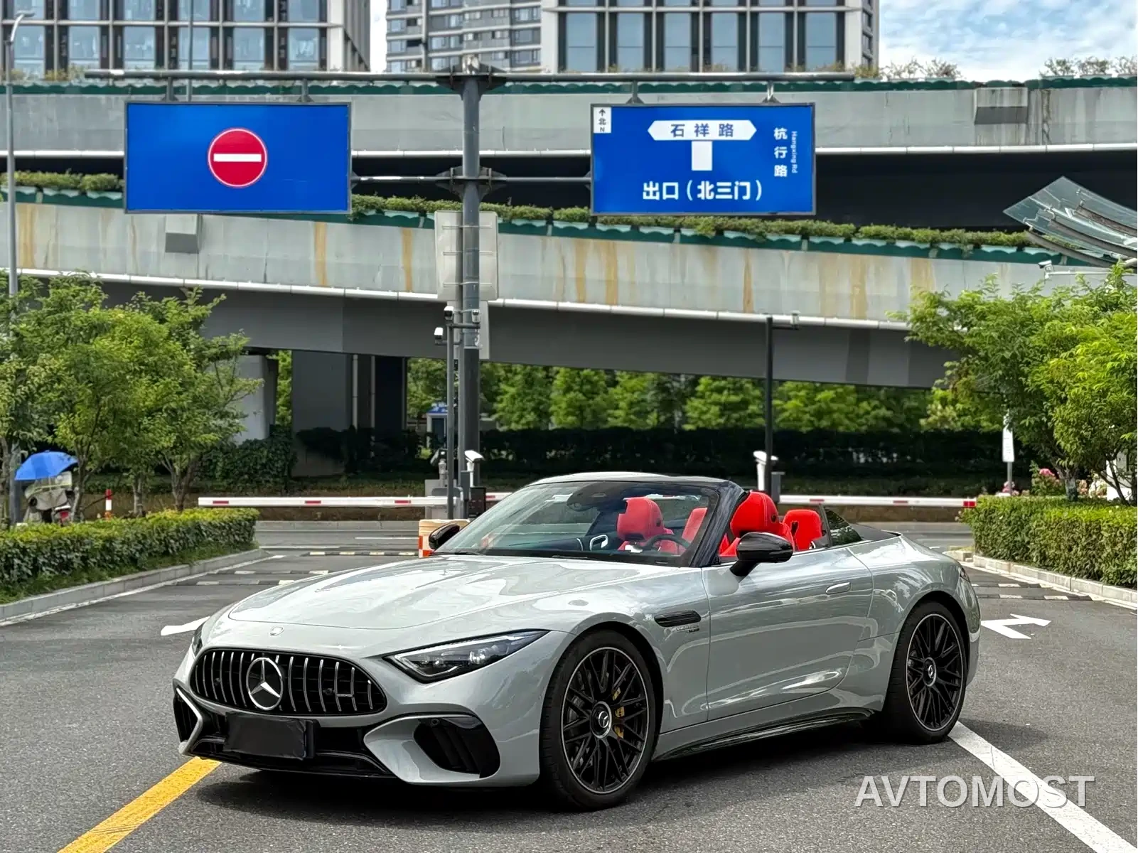Mercedes-Benz SL-Class AMG 2024 AMG SL 63 4MATIC+ — фото 3