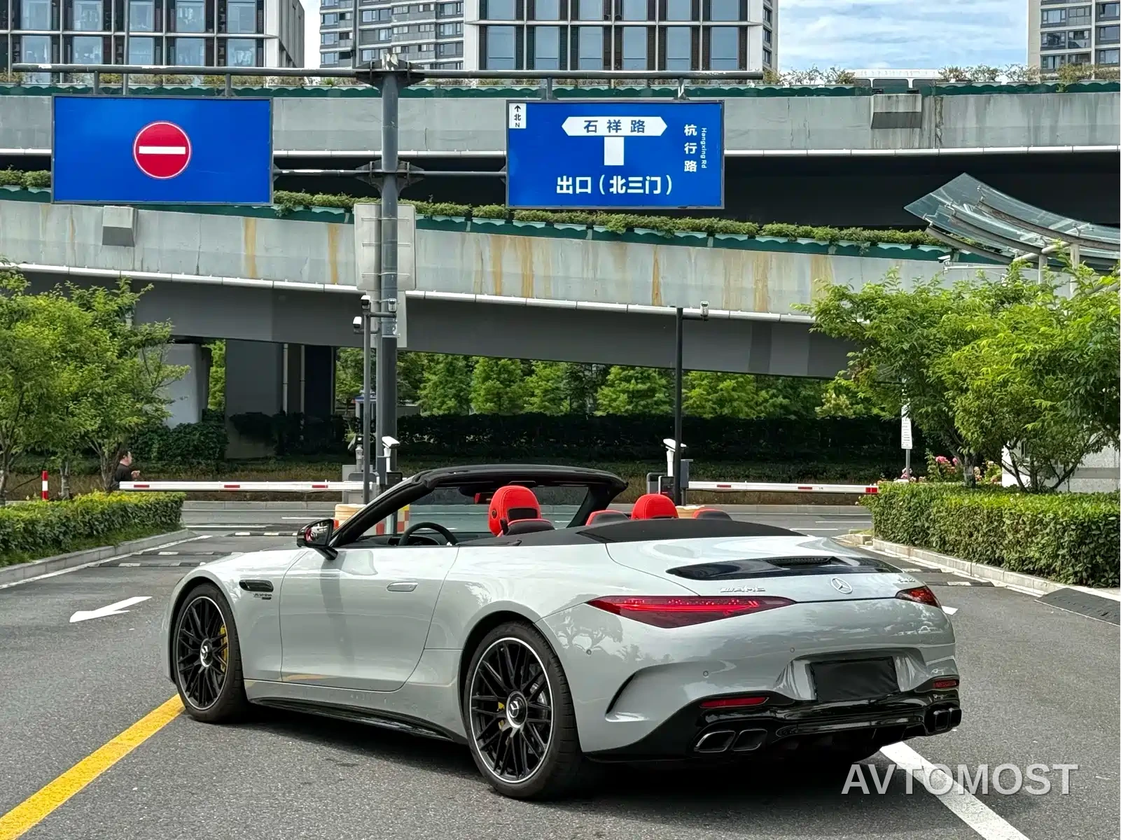 Mercedes-Benz SL-Class AMG 2024 AMG SL 63 4MATIC+ — фото 9