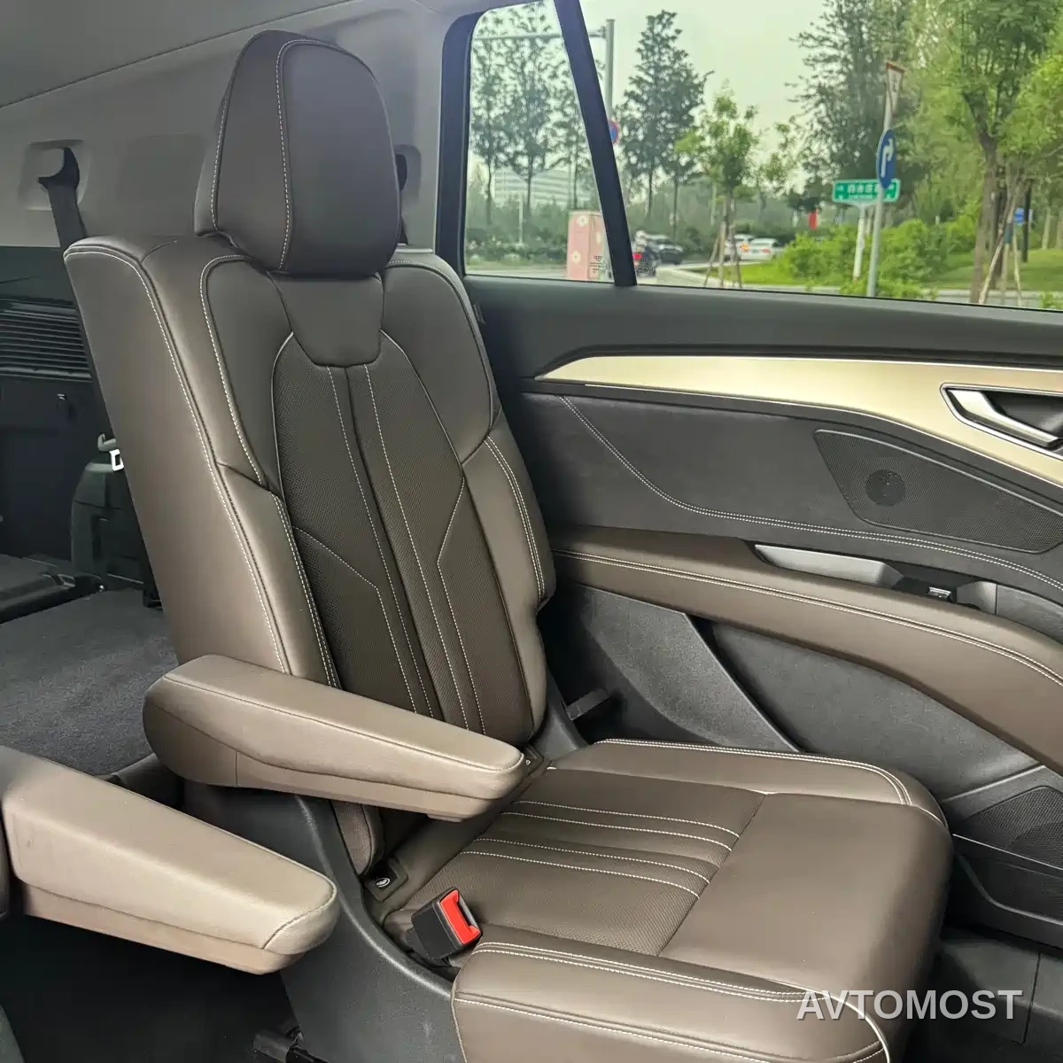 Audi Q5 e-tron 2022 50 e-tron quattro Honor Edition Brocade Package — фото 13