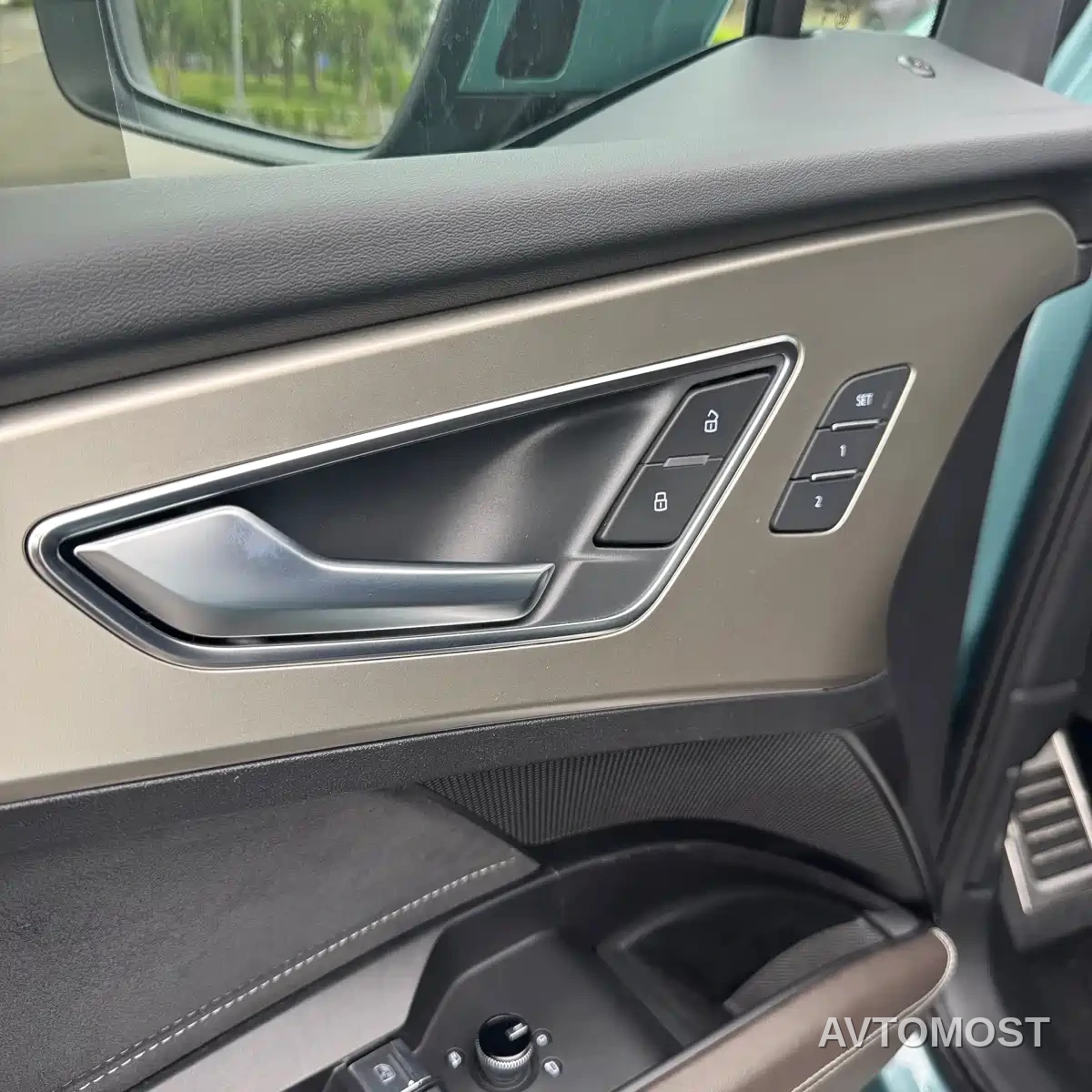 Audi Q5 e-tron 2022 50 e-tron quattro Honor Edition Brocade Package — фото 19