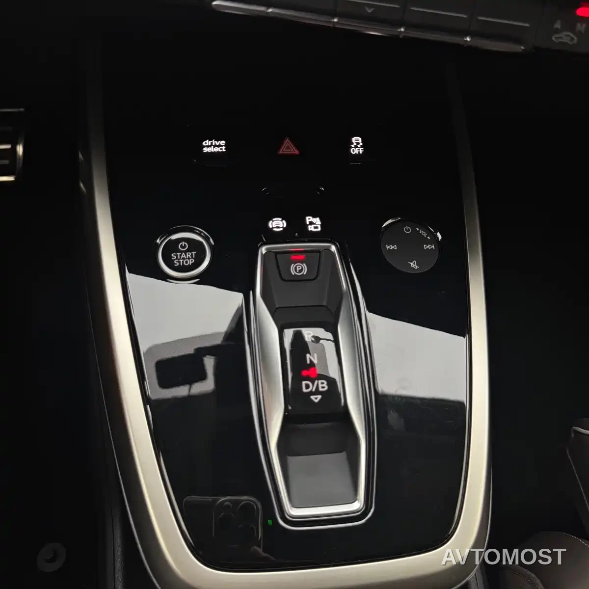 Audi Q5 e-tron 2022 50 e-tron quattro Honor Edition Brocade Package — фото 23