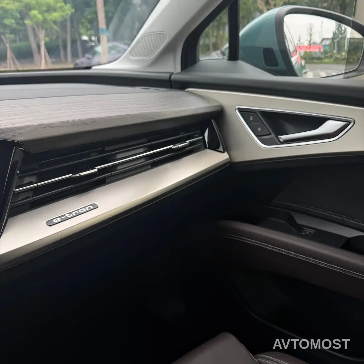 Audi Q5 e-tron 2022 50 e-tron quattro Honor Edition Brocade Package — фото 31