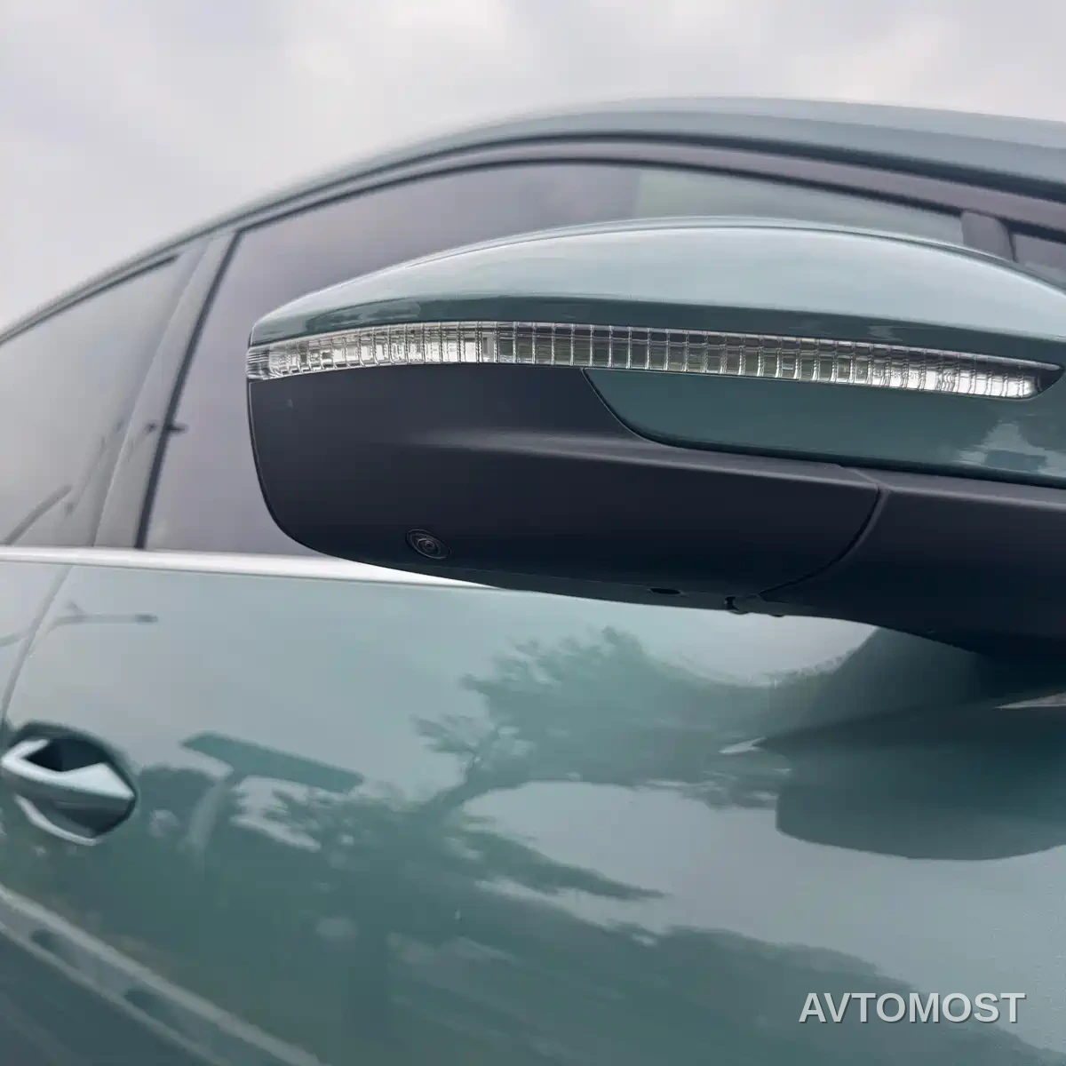 Audi Q5 e-tron 2022 50 e-tron quattro Honor Edition Brocade Package — фото 36