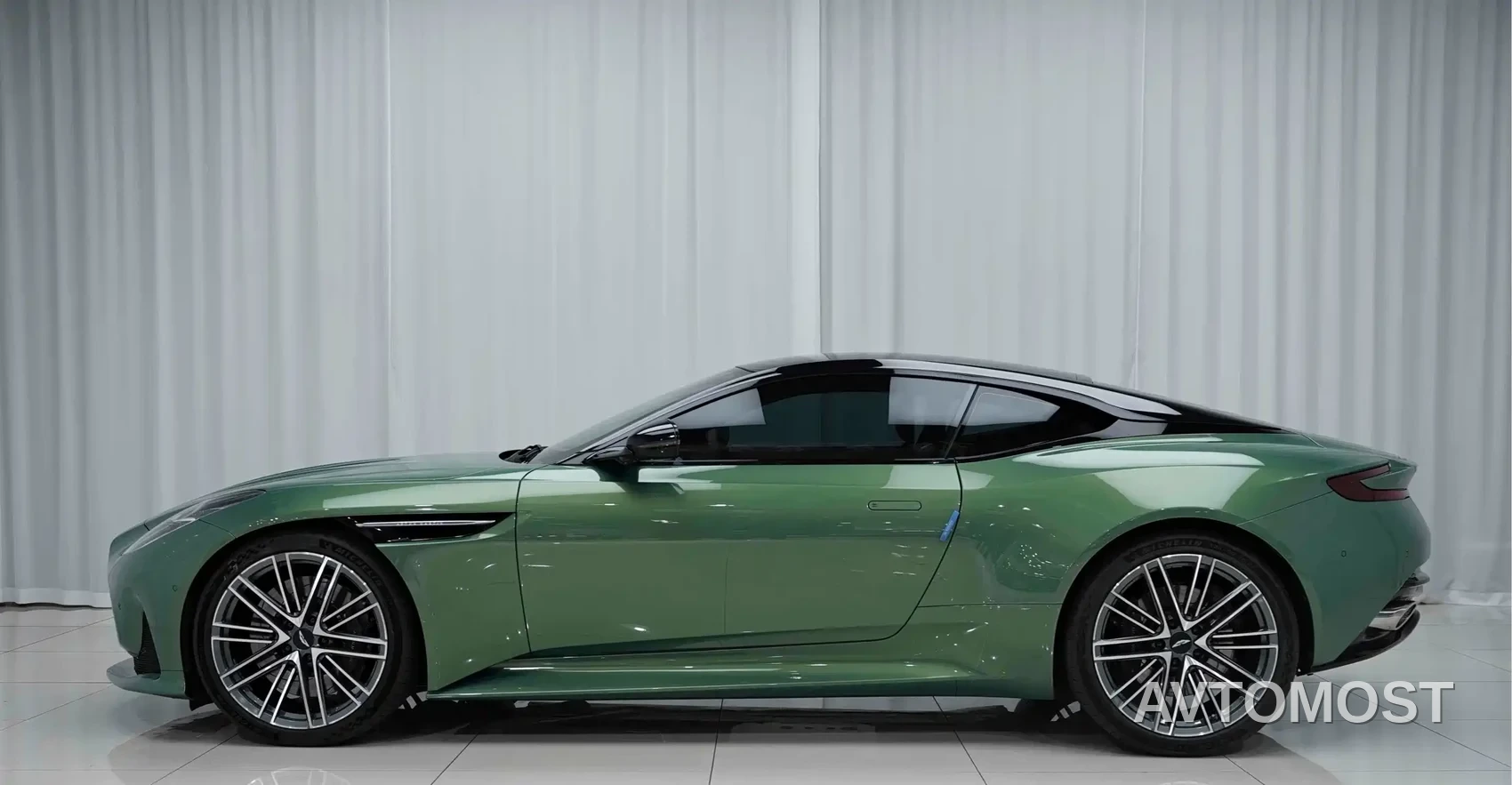 Aston Martin DB12 2025 4.0T V8 Coupe — фото 3